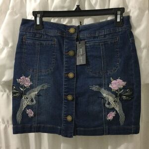 NWT Romeo & Juliet S denim mini skirt embroidered